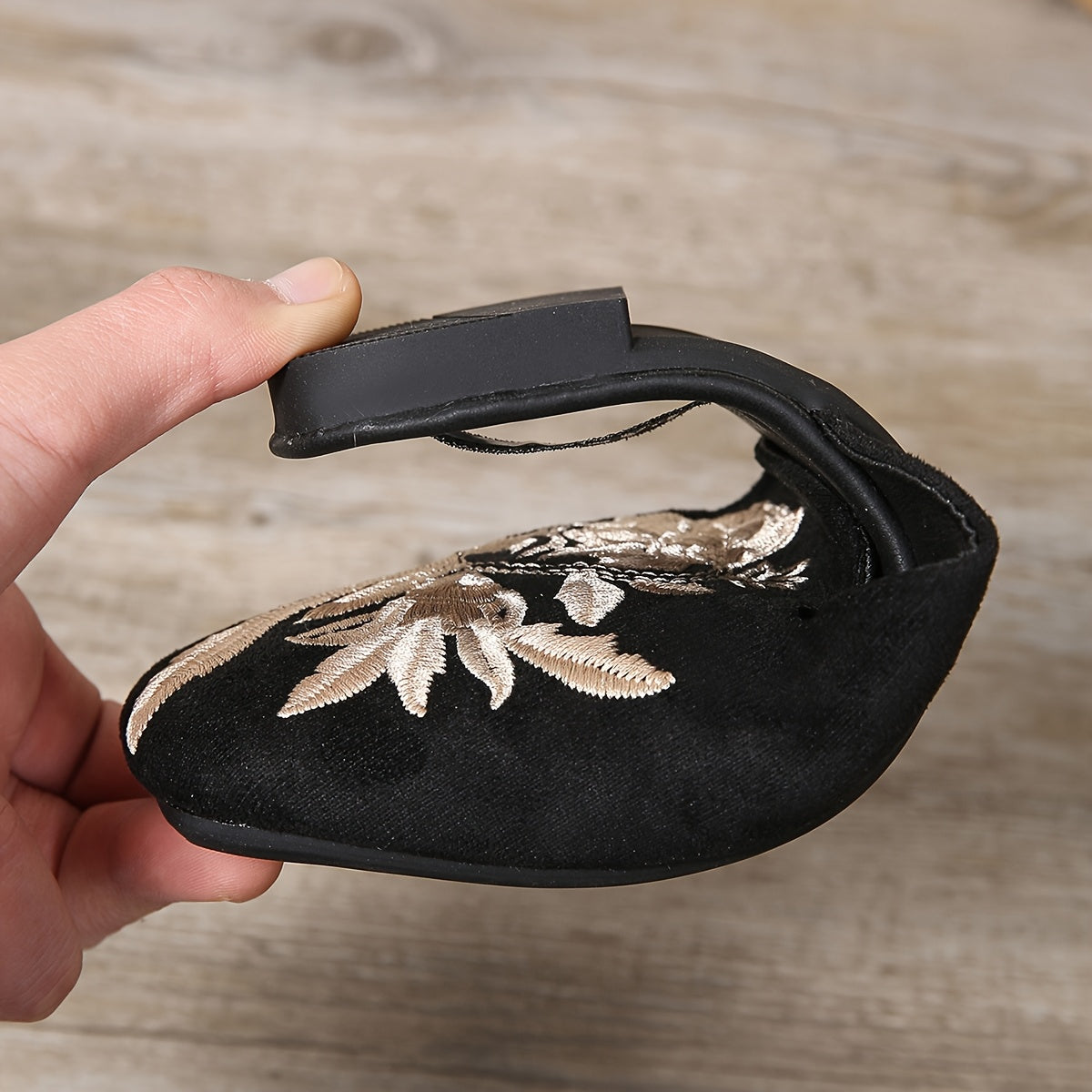 Damen Slipper mit Stickerei – Elegante Slip-On Schuhe für Alltag und besondere Anlässe