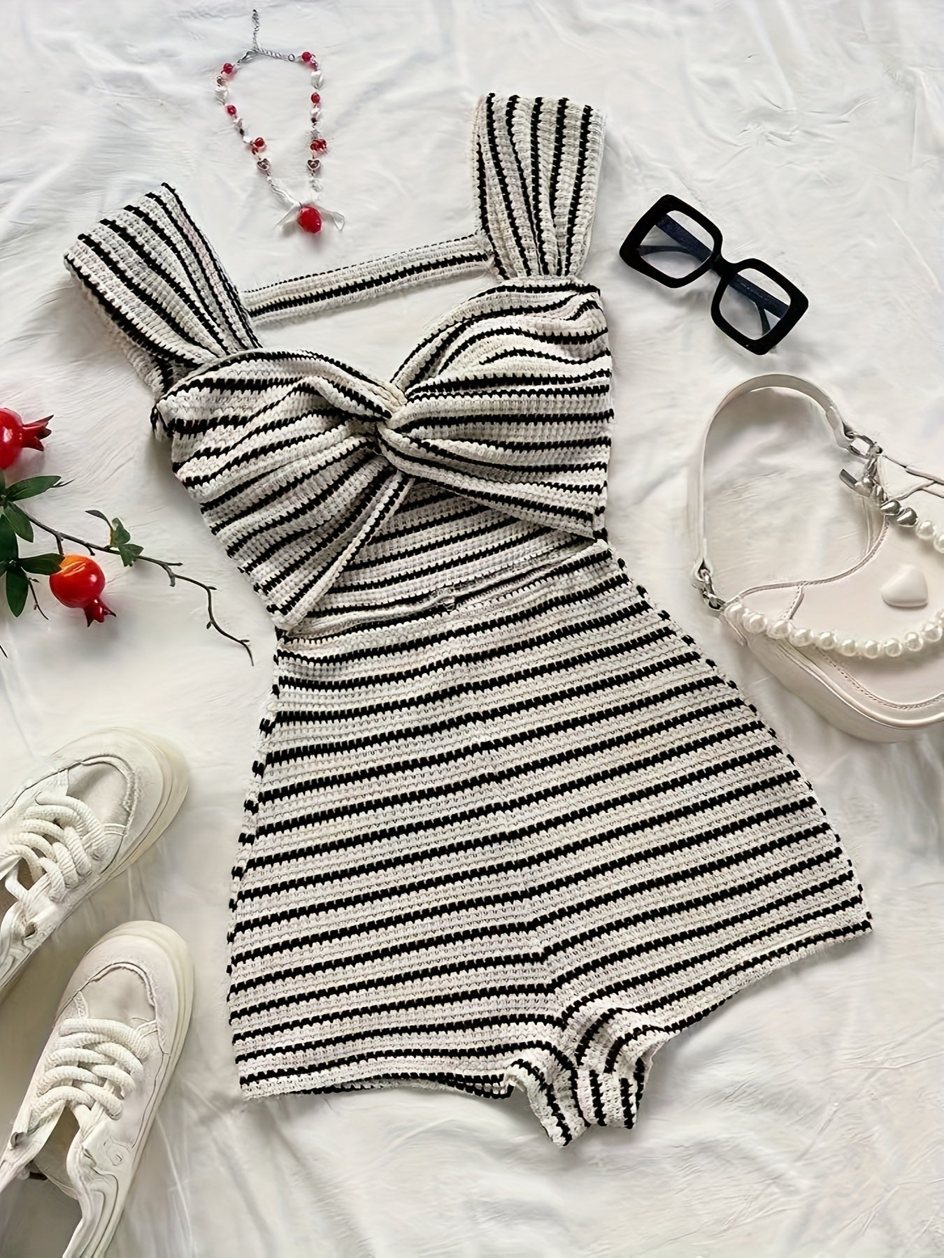 Damen Strick-Overall mit Streifen und Twist-Front – Einteiler Retro Style für Freizeit & Urlaub