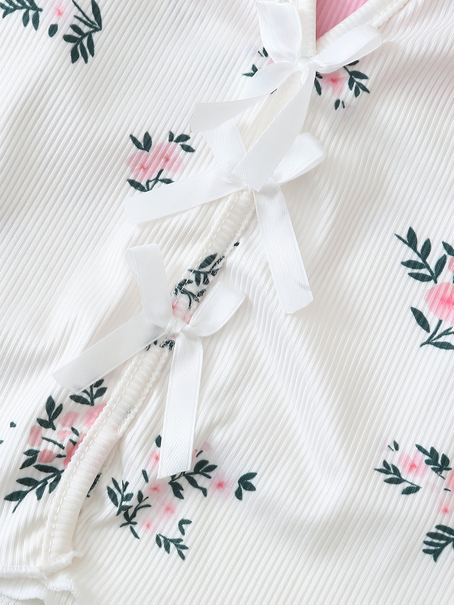 Damen Pyjama Set mit Blumenmuster – 3-teiliges Sommer Schlafanzug Set mit Shorts und Träger-Top, für entspannte Nächte