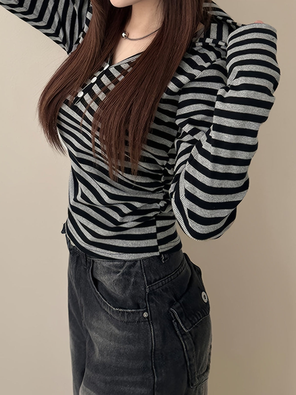 Damen Langarmshirt gestreift mit V-Ausschnitt und Knopfleiste