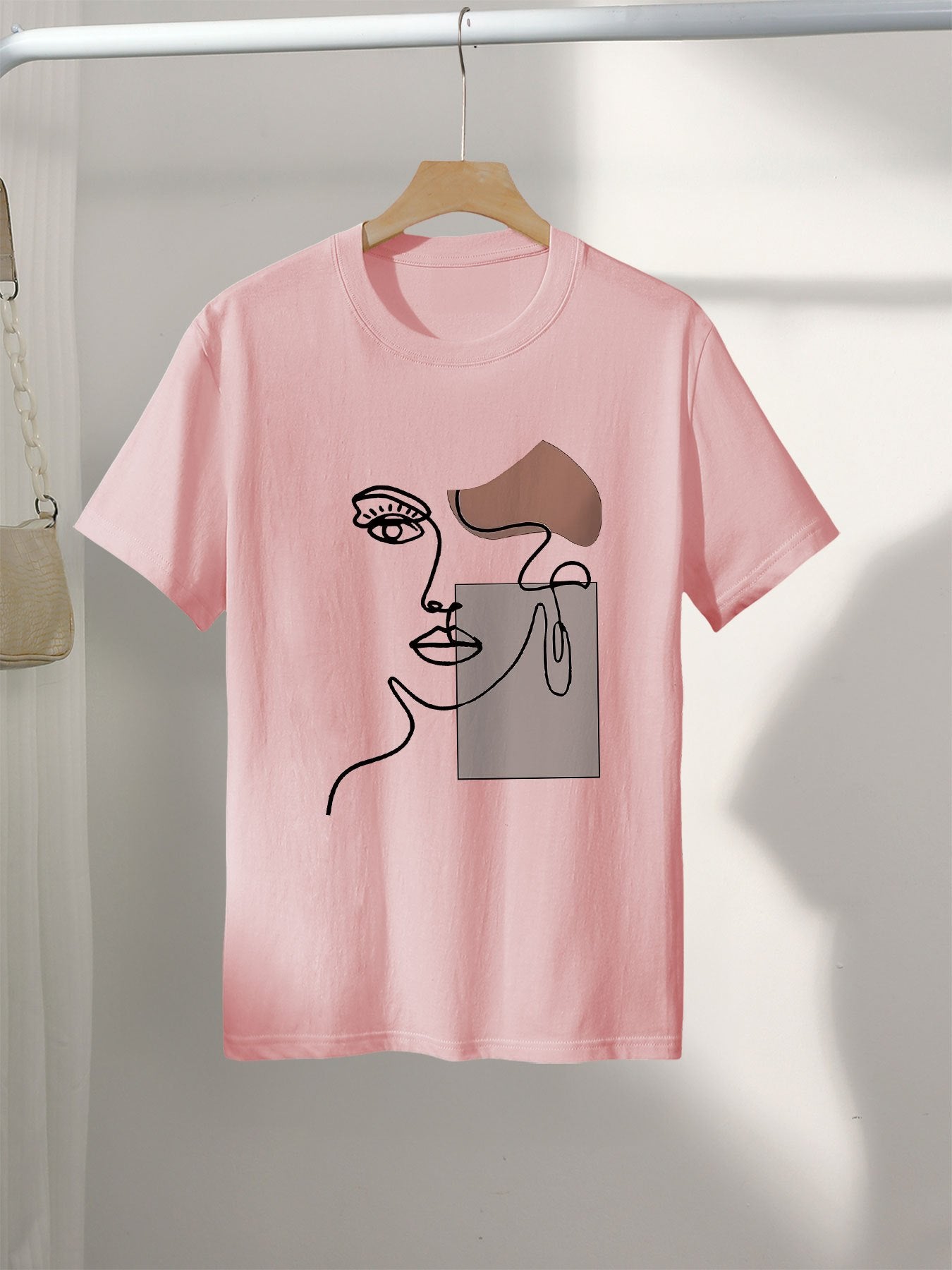 Damen T-Shirt mit abstraktem Gesicht Print – Modernes Kunst Design, Freizeitstil, ideal für Alltag und Streetwear