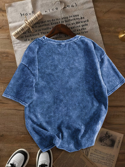 Damen Freizeit T-Shirt mit Print und High-Waist Jeansshorts – Urbaner Sommer-Look