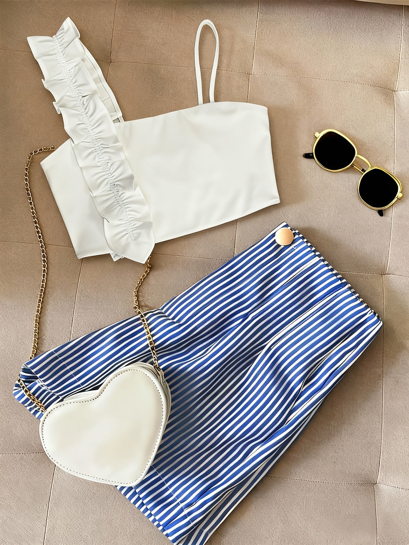 Damen Zweiteiler Set – Modisches Rüschen-Bustier & Gestreifte High-Waist Shorts, Stilvolles Outfit für Alltag & Freizeit