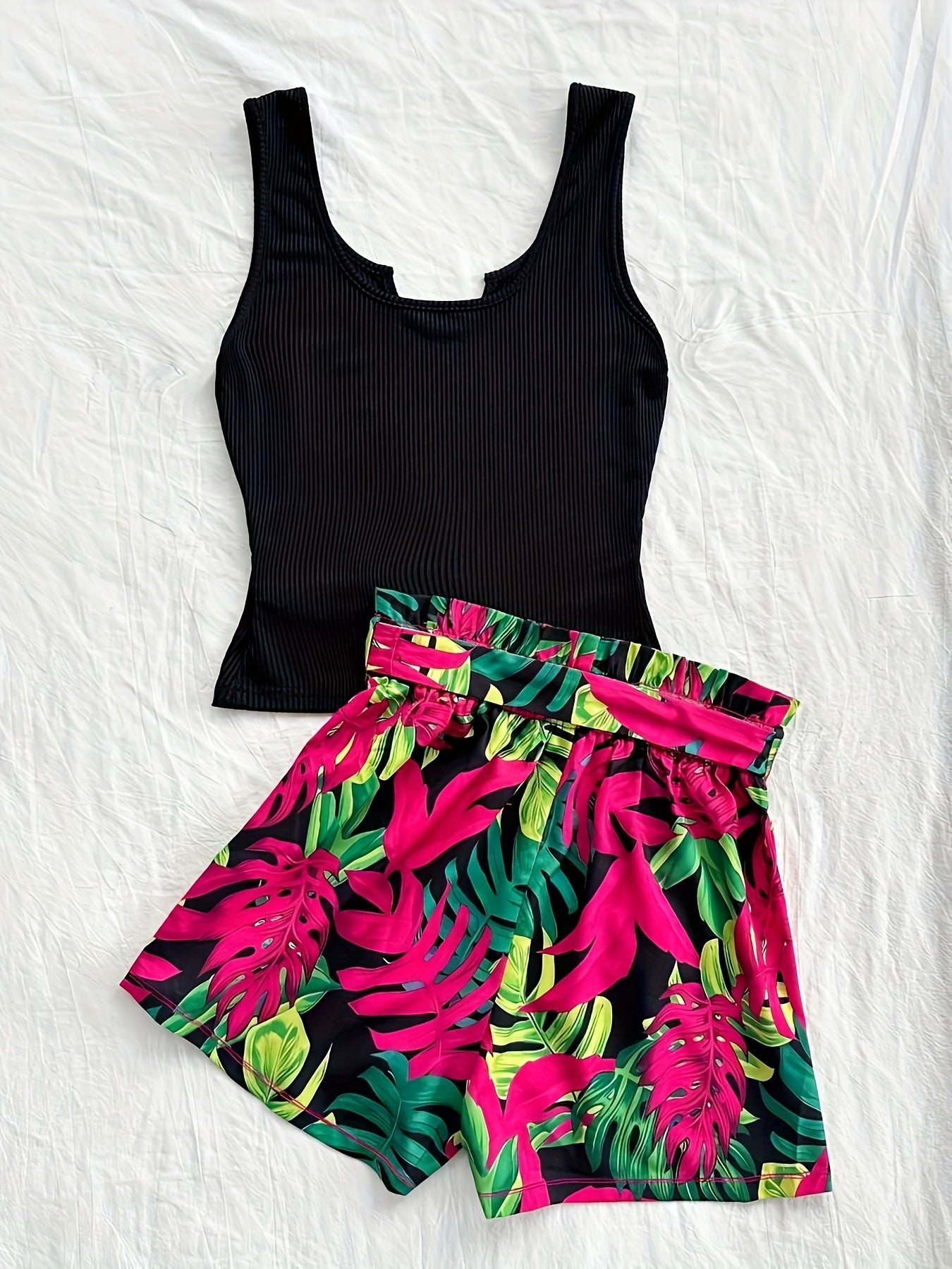 Damen Sommer-Set mit Top und tropischen Paperbag-Shorts – Modisches Urlaubsoutfit