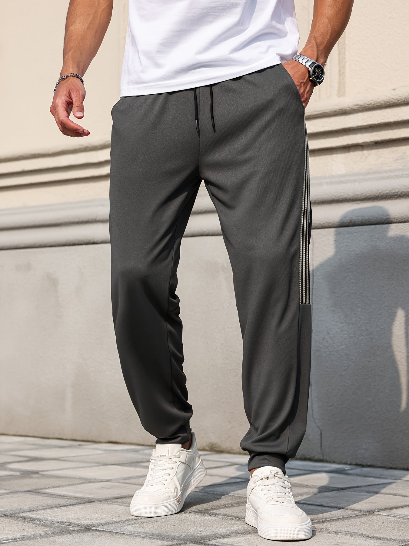 Herren Jogginghose mit Seitlicher Streifen-Optik für Sport und Freizeit