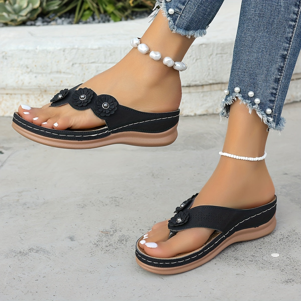 Damen Casual Zehentrenner Sandalen mit Blumenapplikation – Bequeme Sommerschuhe für Freizeit und Alltag