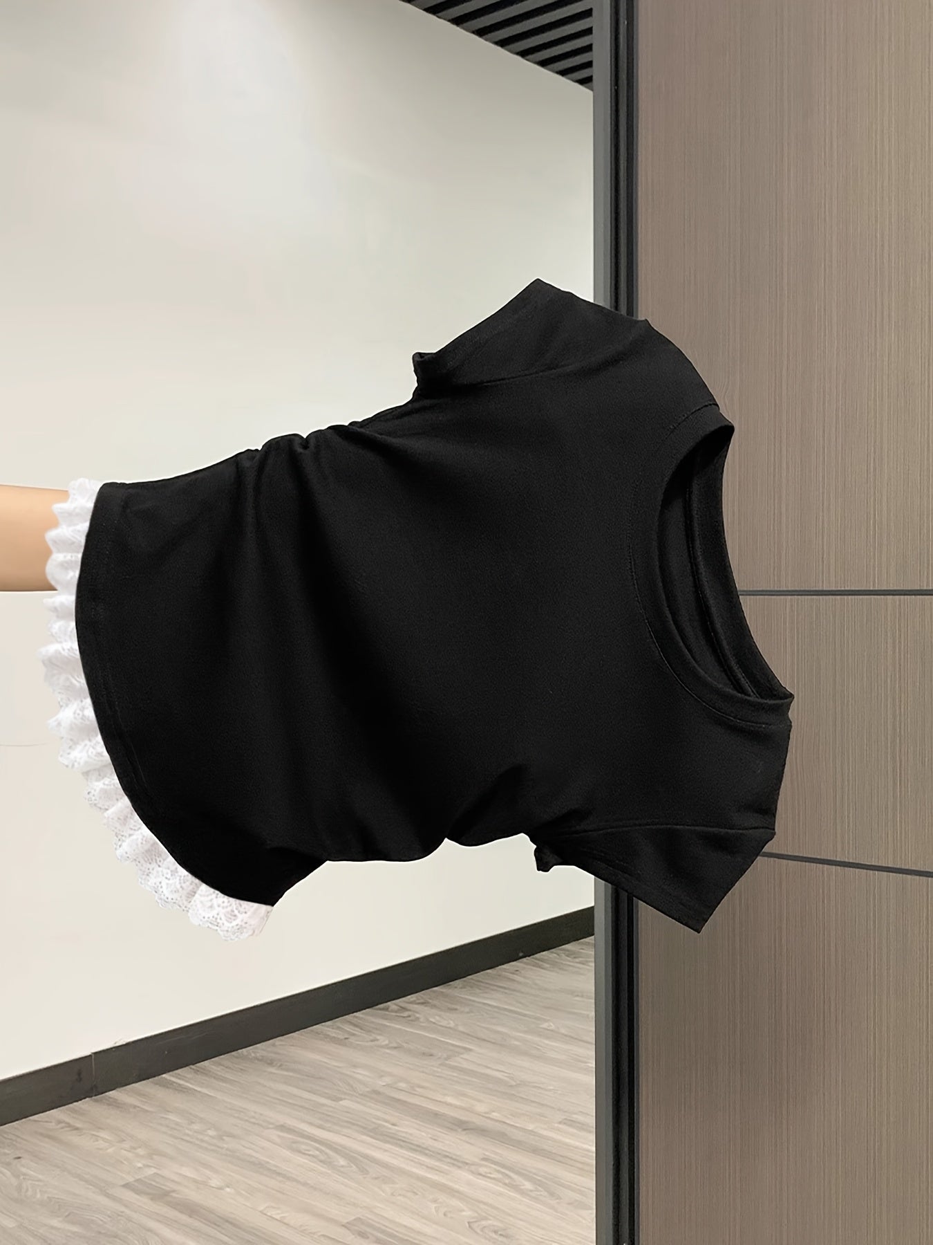 Damen T-Shirt mit Raffung und Spitzenbesatz – Feminines Kurzarm Basic für Alltag und Freizeit