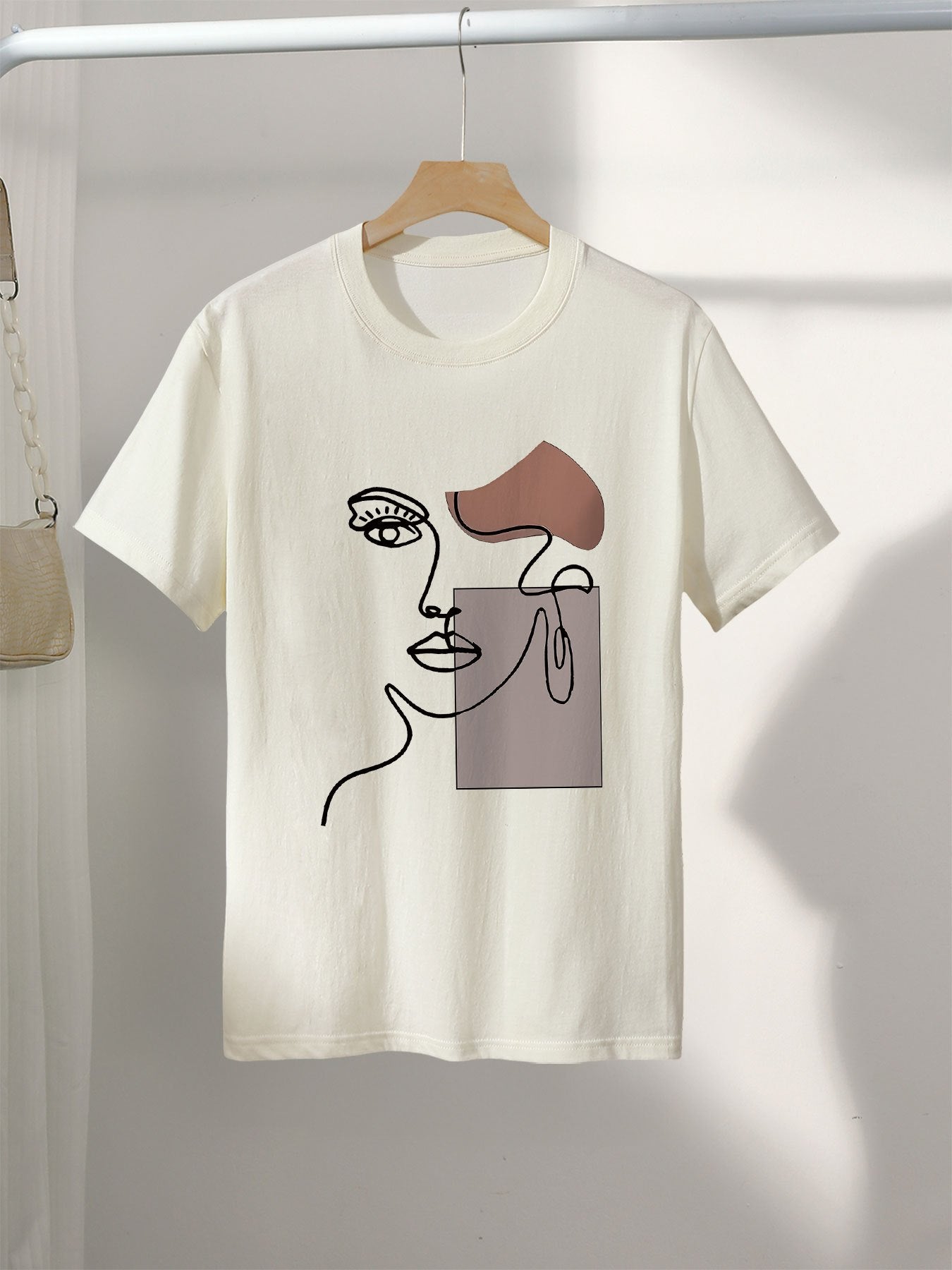 Damen T-Shirt mit abstraktem Gesicht Print – Modernes Kunst Design, Freizeitstil, ideal für Alltag und Streetwear