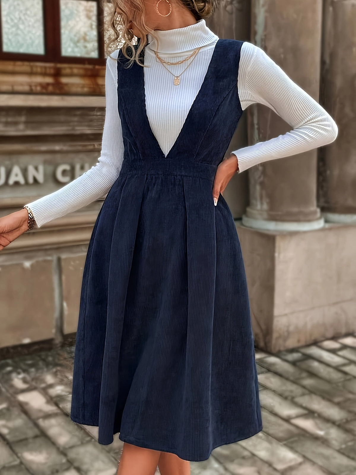 Damen Cord Latzkleid mit V-Ausschnitt – Navyblau