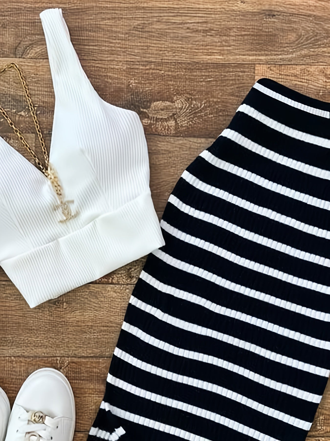 Damen Set – Modisches Crop Top und Gestreifter Midirock, City Chic Outfit