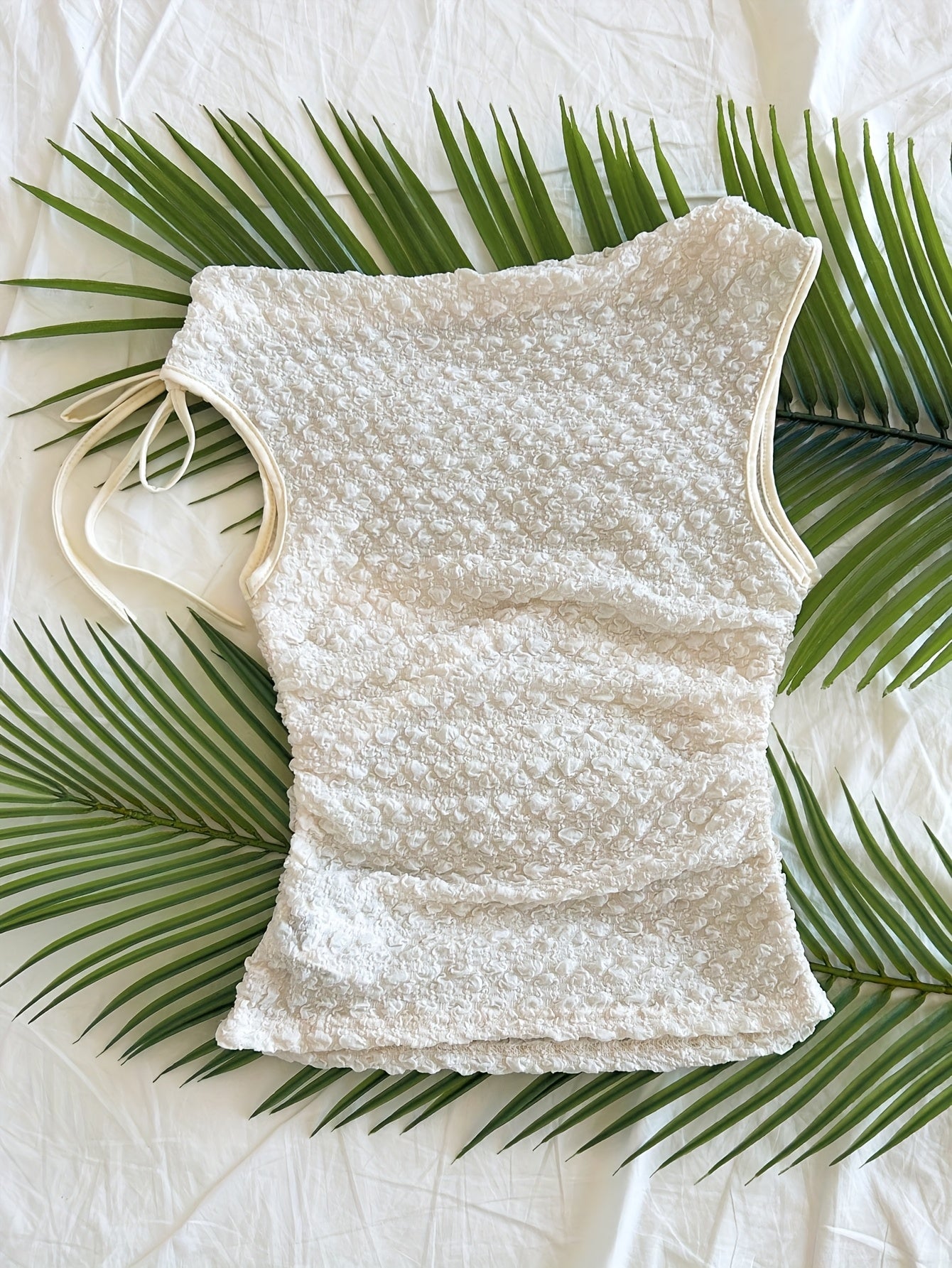 Damen Sommer-Top mit Struktur und One-Shoulder-Bindung – Elegantes Urlaubsshirt für Strand und Freizeit