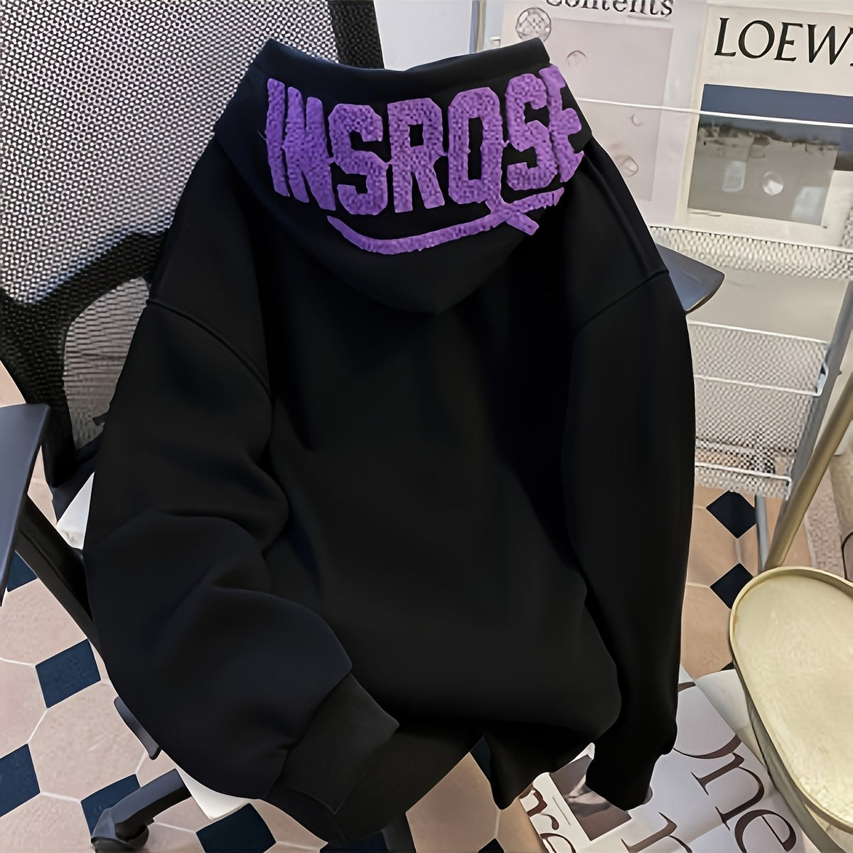 Hoodie Übergröße mit aufgesticktem Schriftzug auf der Kapuze