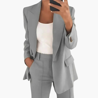 Damen Hosenanzug im eleganten Business-Look