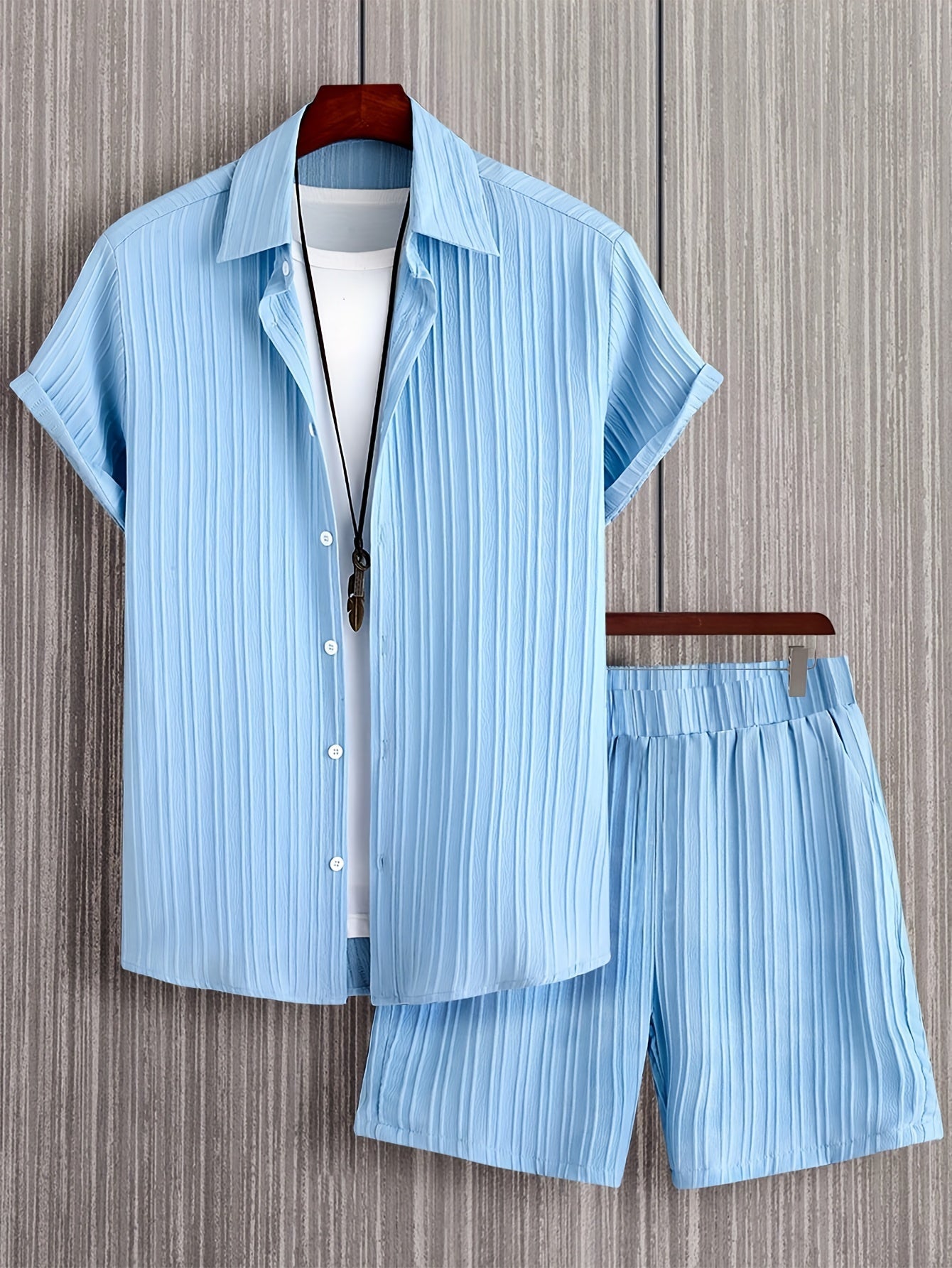 Herren Freizeit Set – Kurzarm Hemd und Shorts im modernen Stil für Sommer und Alltag