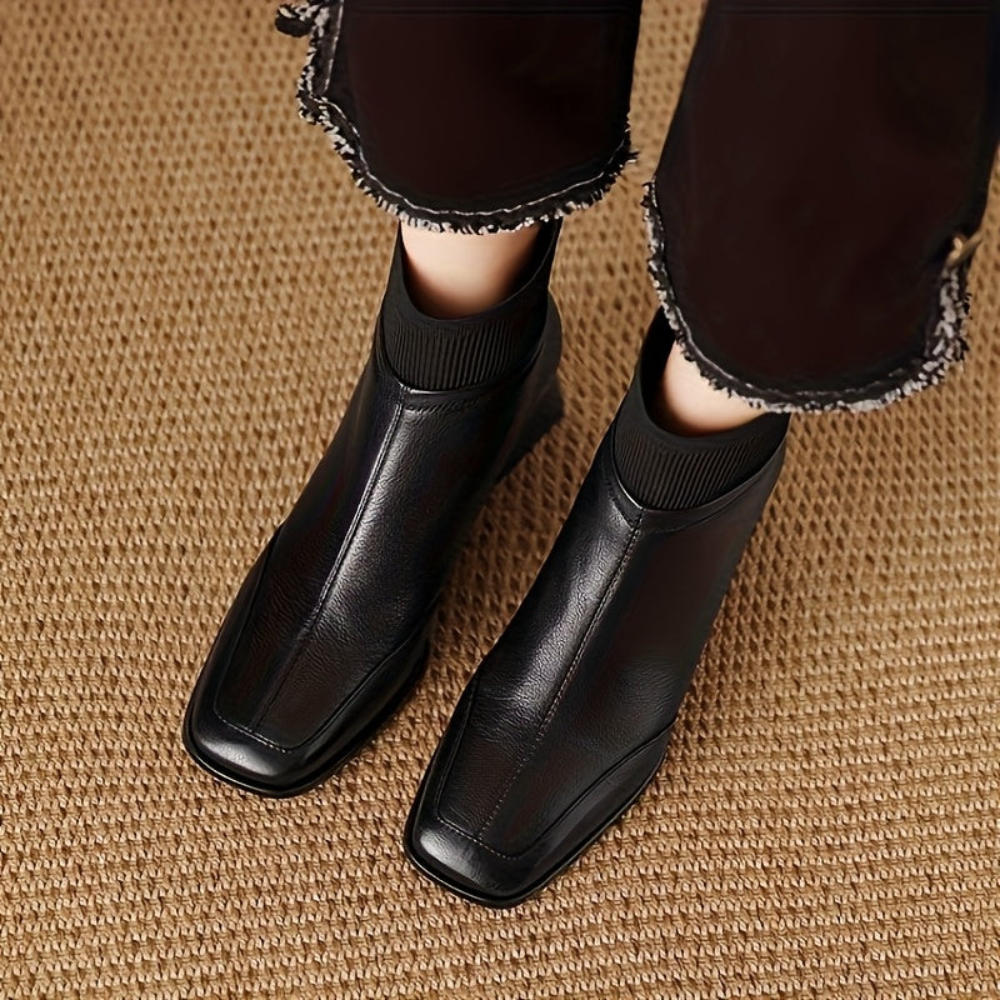 Damen Stiefelette mit Blockabsatz, quadratischer Spitze & geripptem Schaft