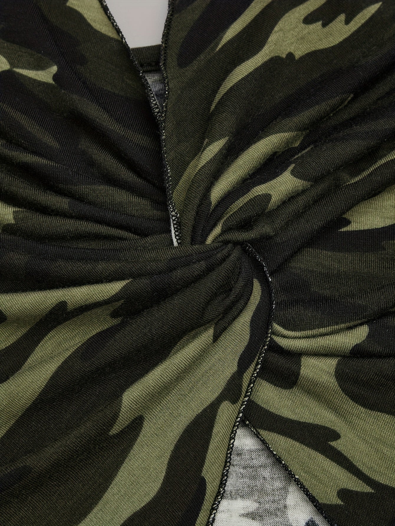 Damen Camisole Top mit Camouflage-Look und Wickeldetail – Modisches Party- und Streetwear-Highlight