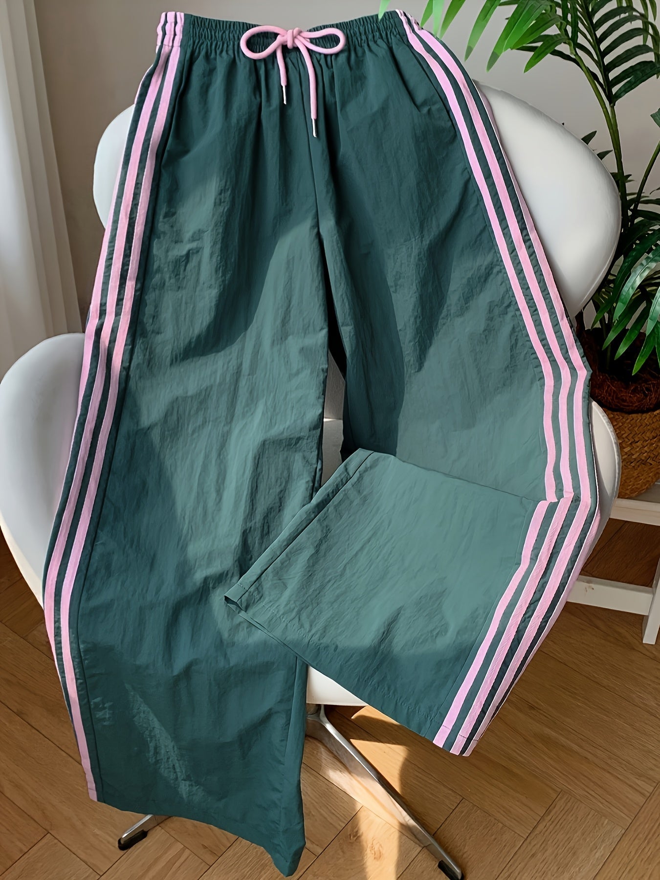 Damen Weitbeinige Athleisure Hose mit Streifen und Kordelzug – Sportlich & Lässig