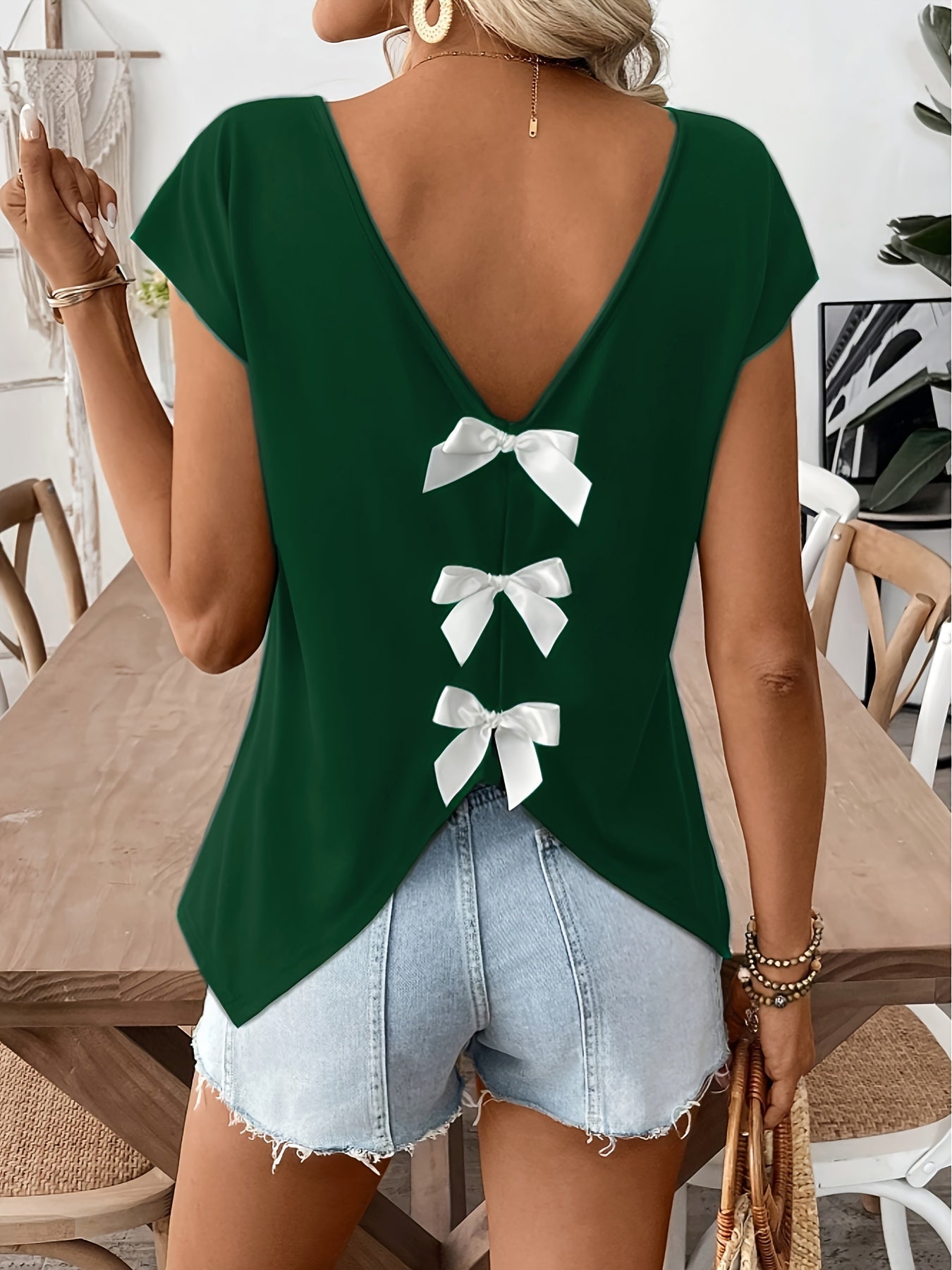 Damen Trendiges Rückendetail-Shirt mit Schleifen und V-Ausschnitt – Perfekt für Sommer, Freizeit & Urlaub