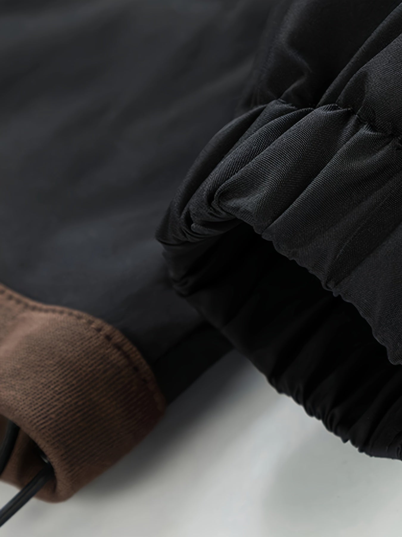 Unisex Jacke mit Kapuze und Reißverschluss, mehrfarbig