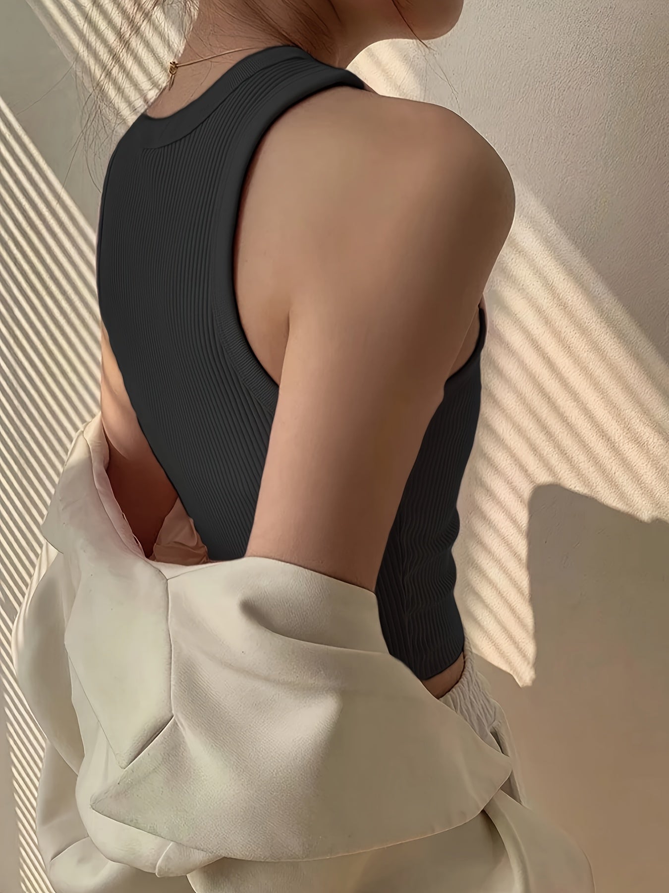 Damen Tanktop Figurbetont Sportlich Elegant – Vielseitiges Basic für Alltag und Freizeit