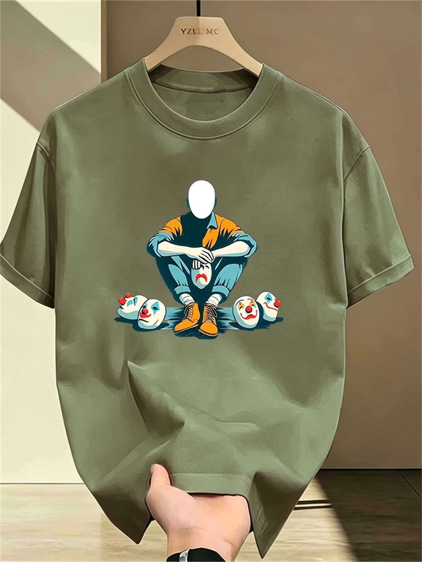 Herren Grafik T-Shirt mit maskiertem Charakter und Clownsmotiven – Modernes Statement Shirt für Individualisten