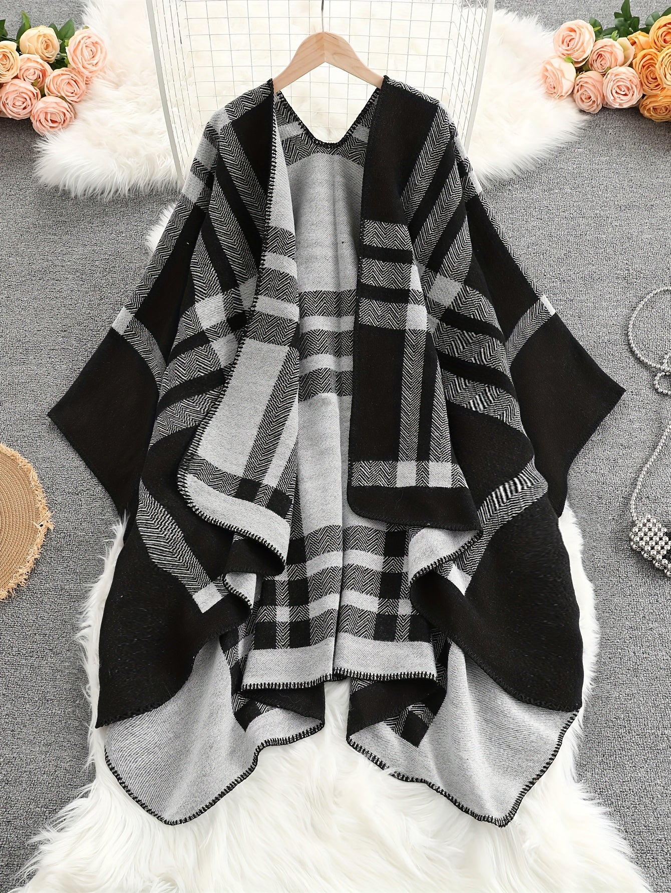 Damen Poncho Cape mit offenem Schnitt und geometrischem Muster – Boho Stil für Freizeit und Alltag