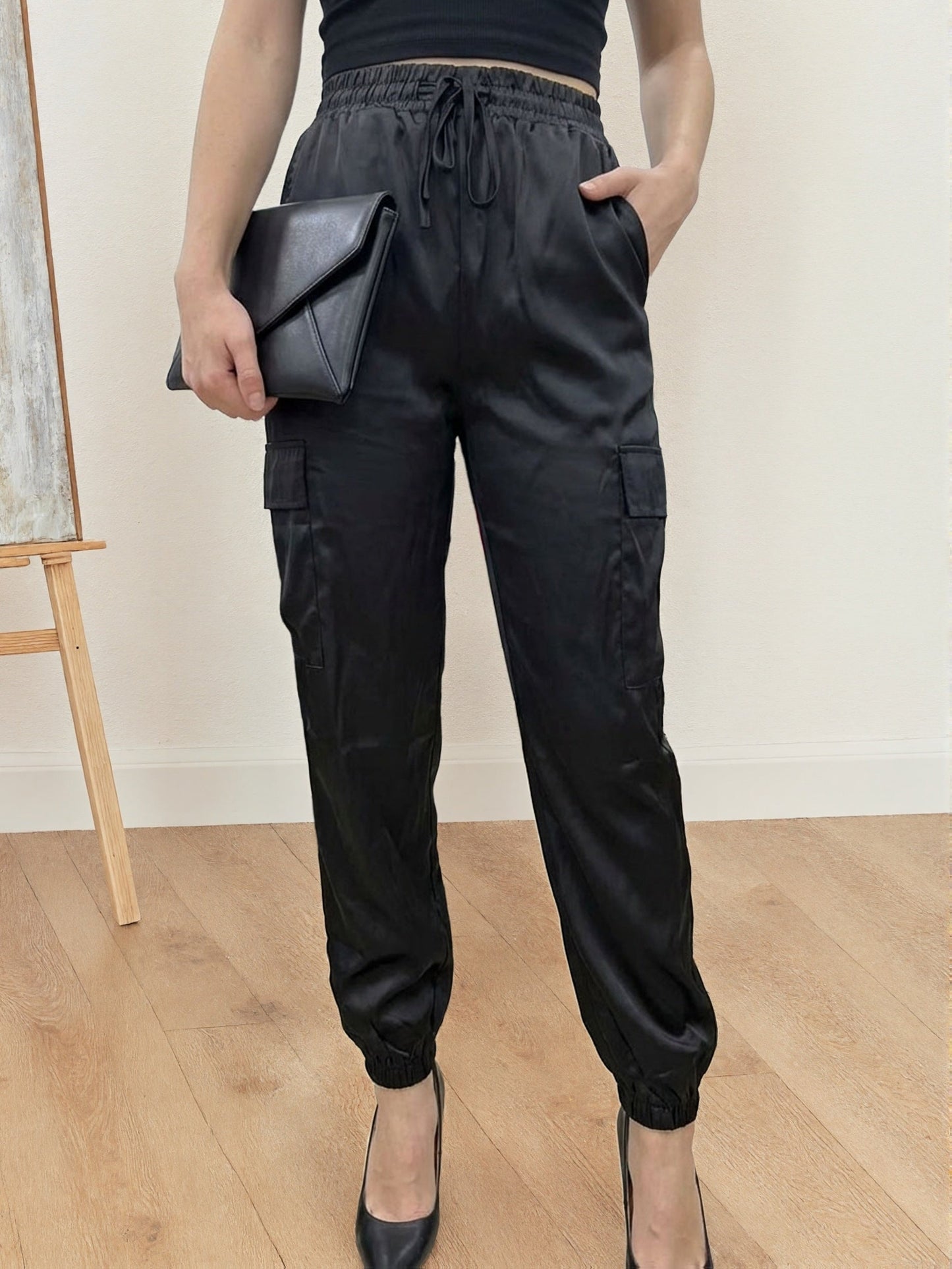 Damen Jogginghose mit Cargo-Taschen und elegantem Schnitt für Alltag und Büro