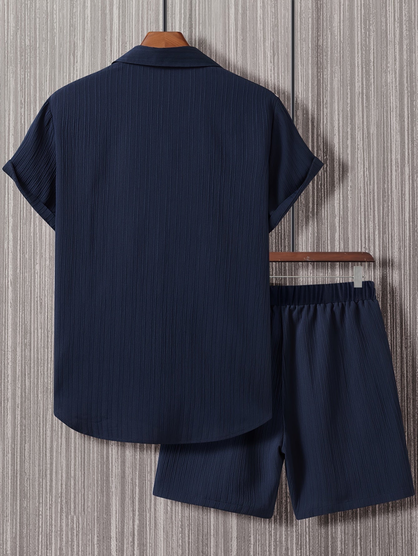 Herren Freizeit Set – Kurzarm Hemd und Shorts im modernen Stil für Sommer und Alltag