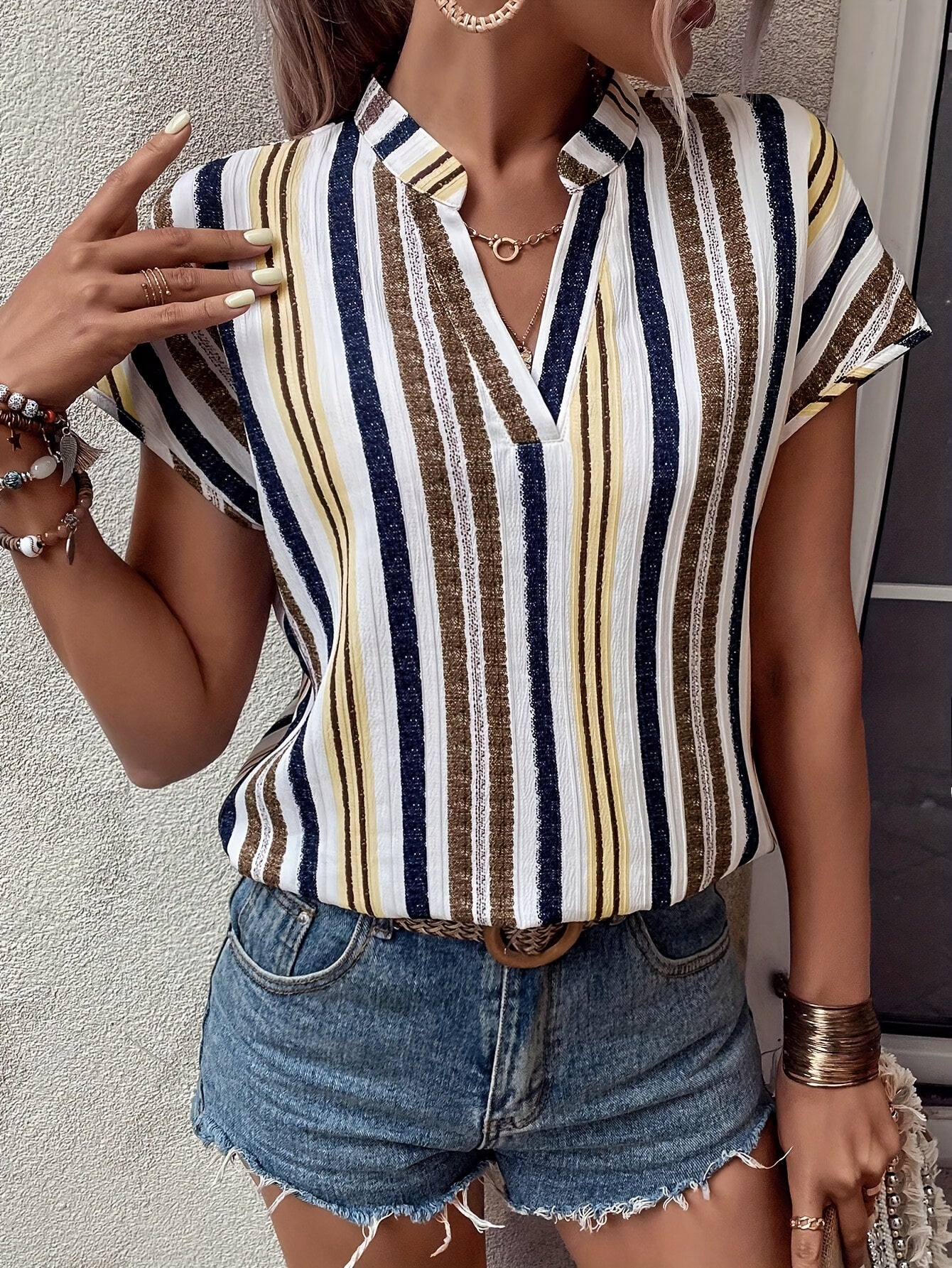 Damen Sommer Blusenshirt mit Streifenmuster und V-Ausschnitt – Eleganter Freizeitstil
