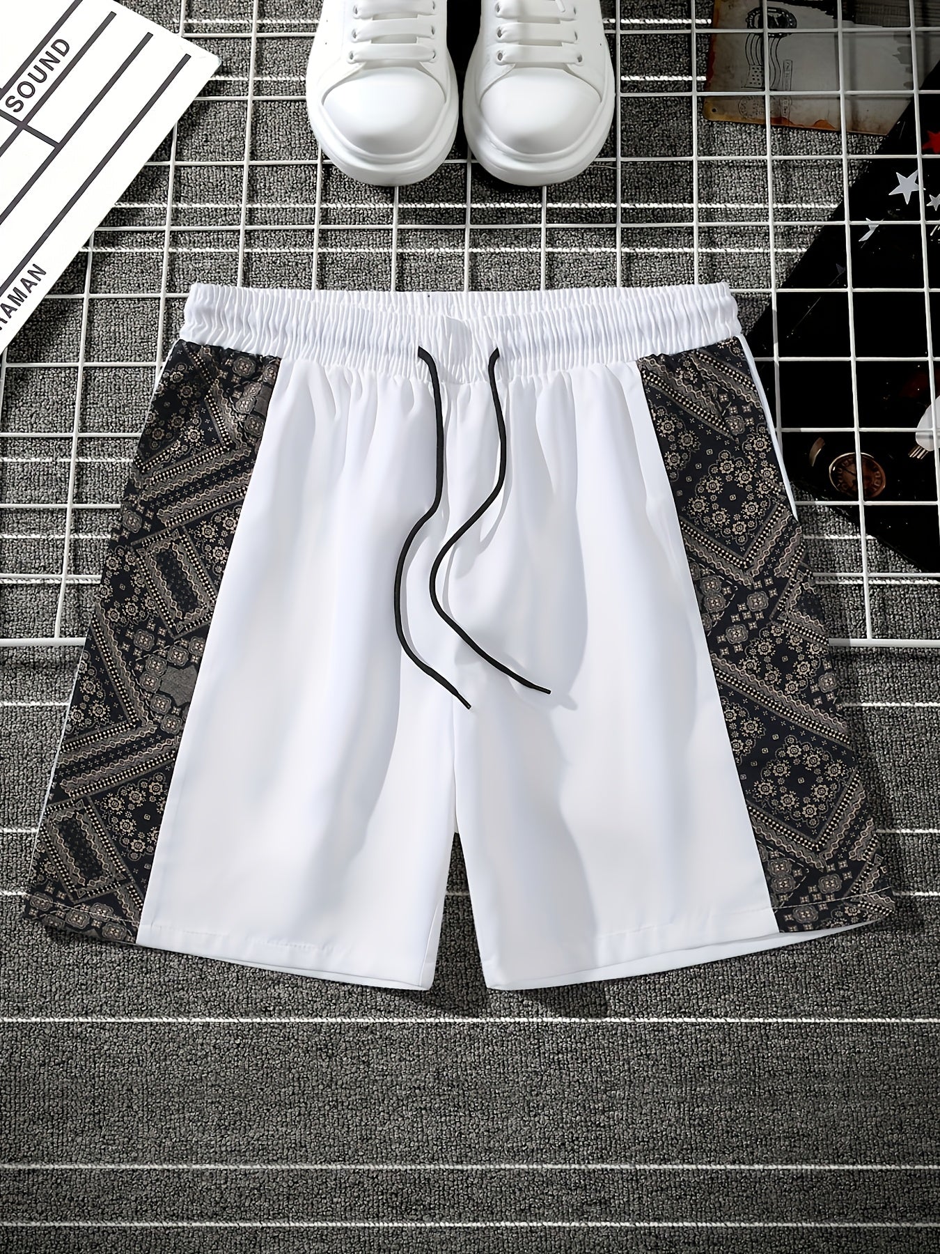 Herren Streetwear Shorts mit Ornamentmuster und grafischen Seiteneinsätzen – Modern Freizeit