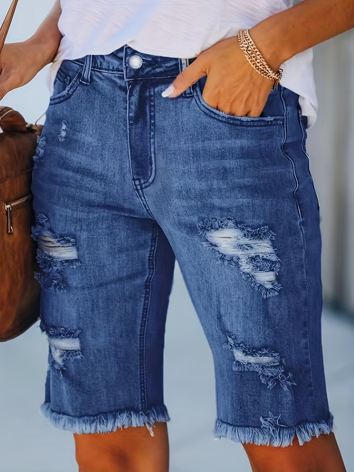 Damen Bermuda Jeans Shorts im Used-Look mit Fransen und Rissen – Lässige Sommermode