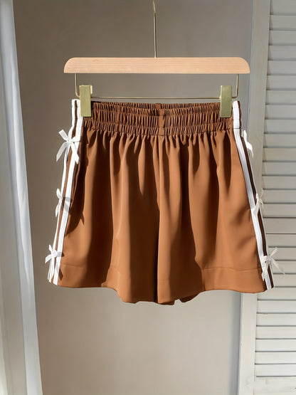 Damen Freizeitshorts mit Schleifen und Streifen – Lässiger Sommer-Look für Urlaub und Alltag