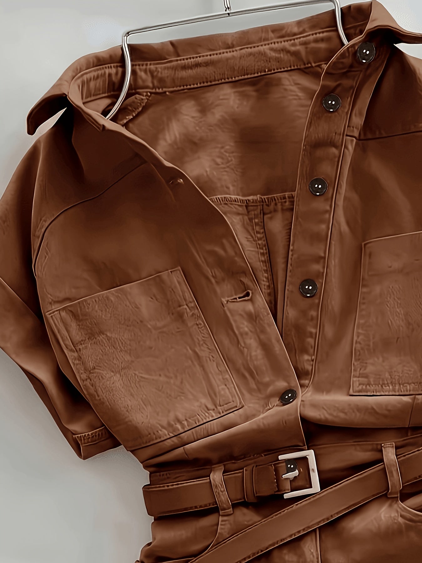 Damen Utility-Style Jumpsuit mit Gürtel und Knopfleiste – Modischer Einteiler für Freizeit und Alltag