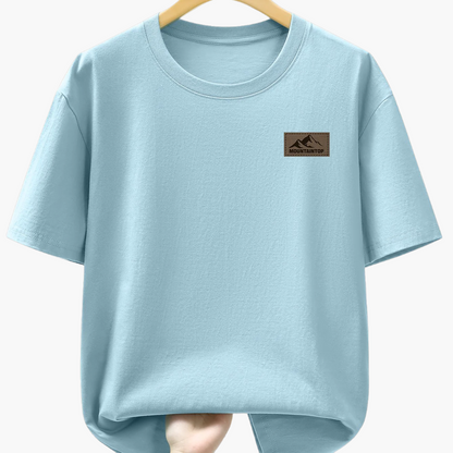 Herren T-Shirt mit dezentem Mountain Patch – Freizeit & Alltag, moderner Look