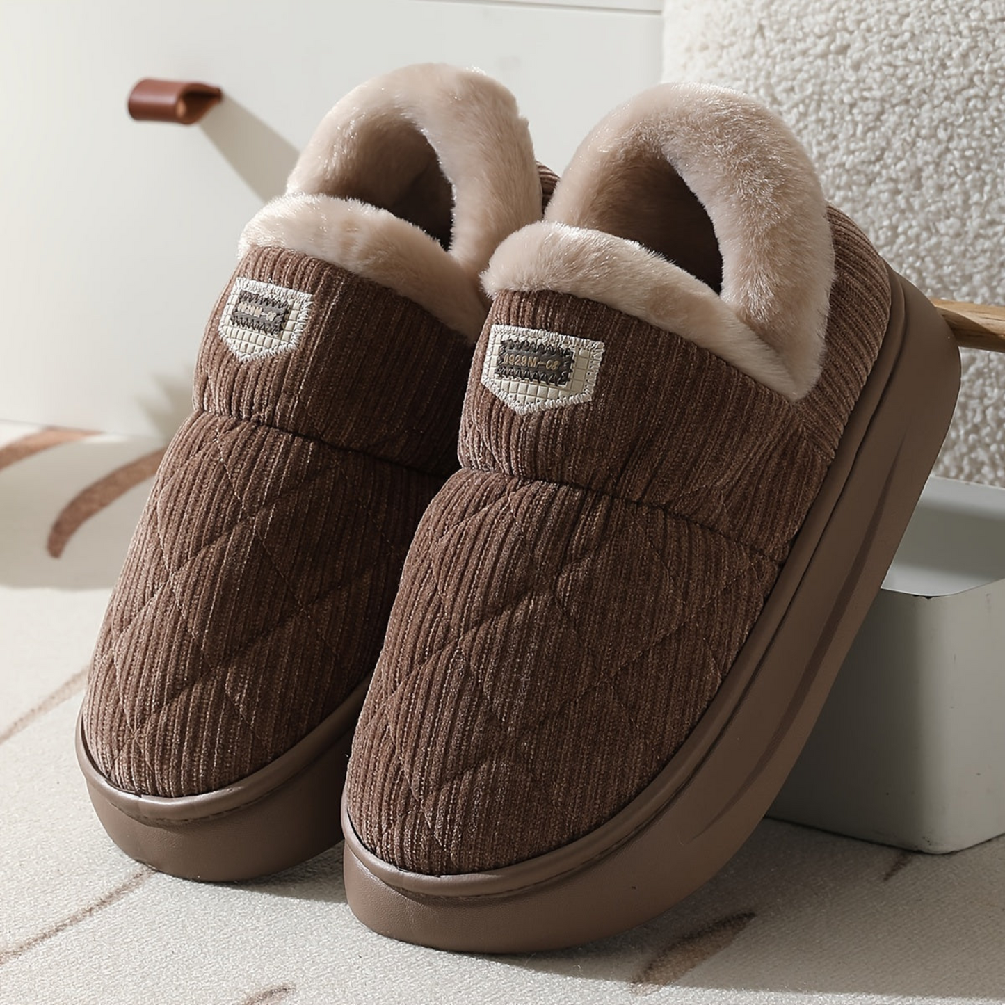 Unisex Winter Hausschuhe, Stepp-Design, weiches Futter, dicke Sohle
