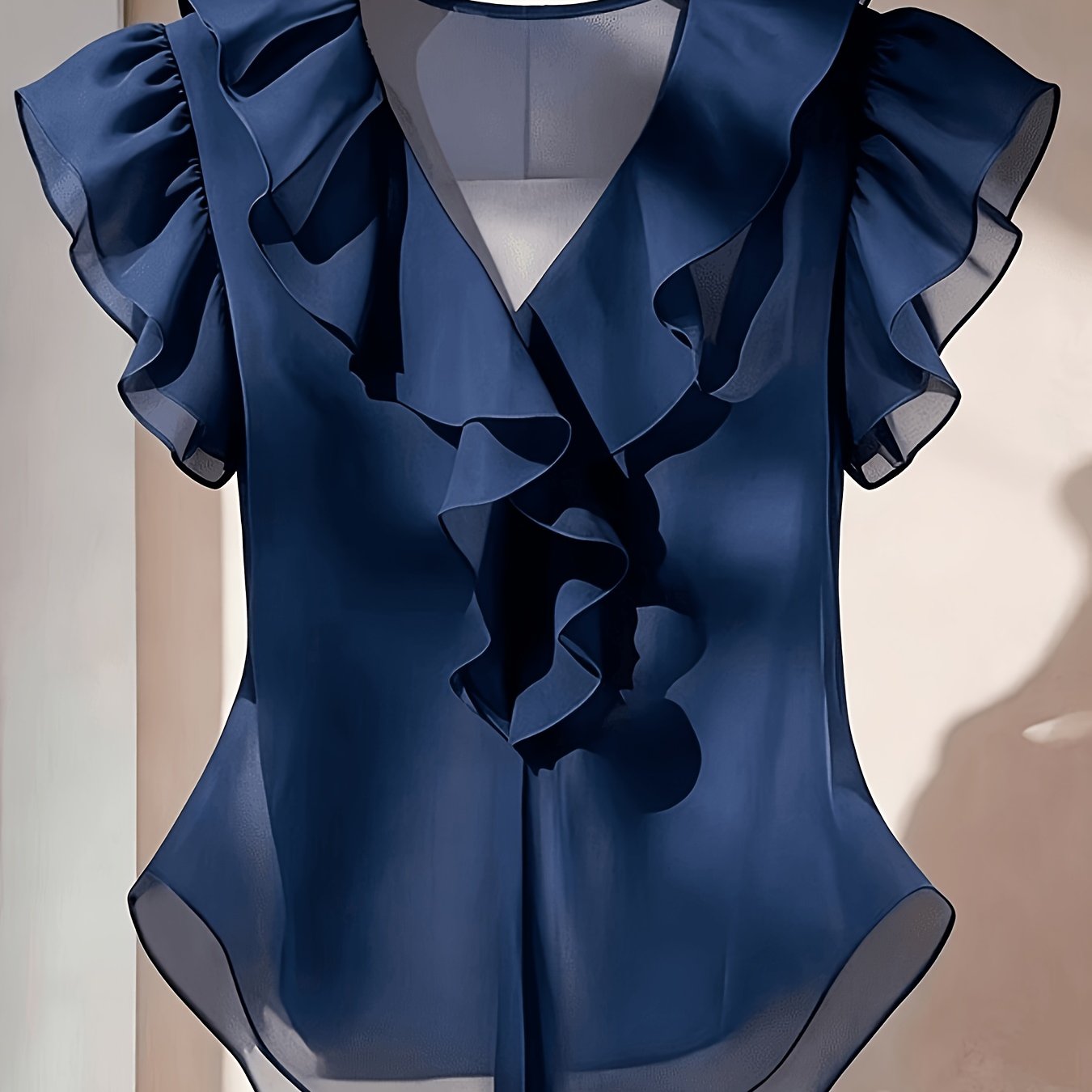 Damen Rüschenbluse mit V-Ausschnitt und Volantärmeln – Elegante Chiffonbluse für Büro und besondere Anlässe