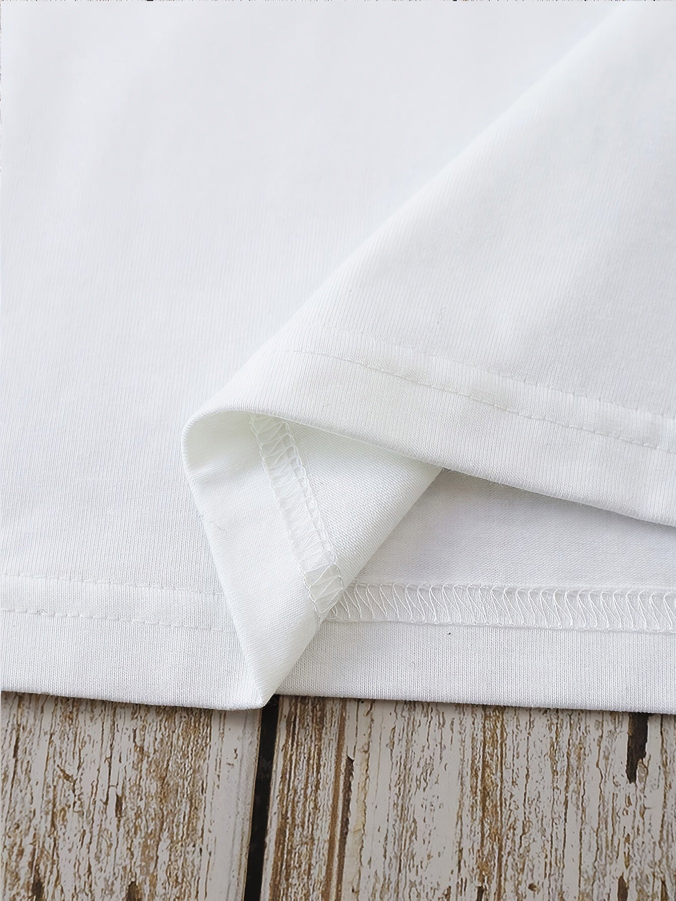 Damen T-Shirt mit floraler Boho-Feder Grafik – Modisches Freizeitshirt für Frühling und Sommer