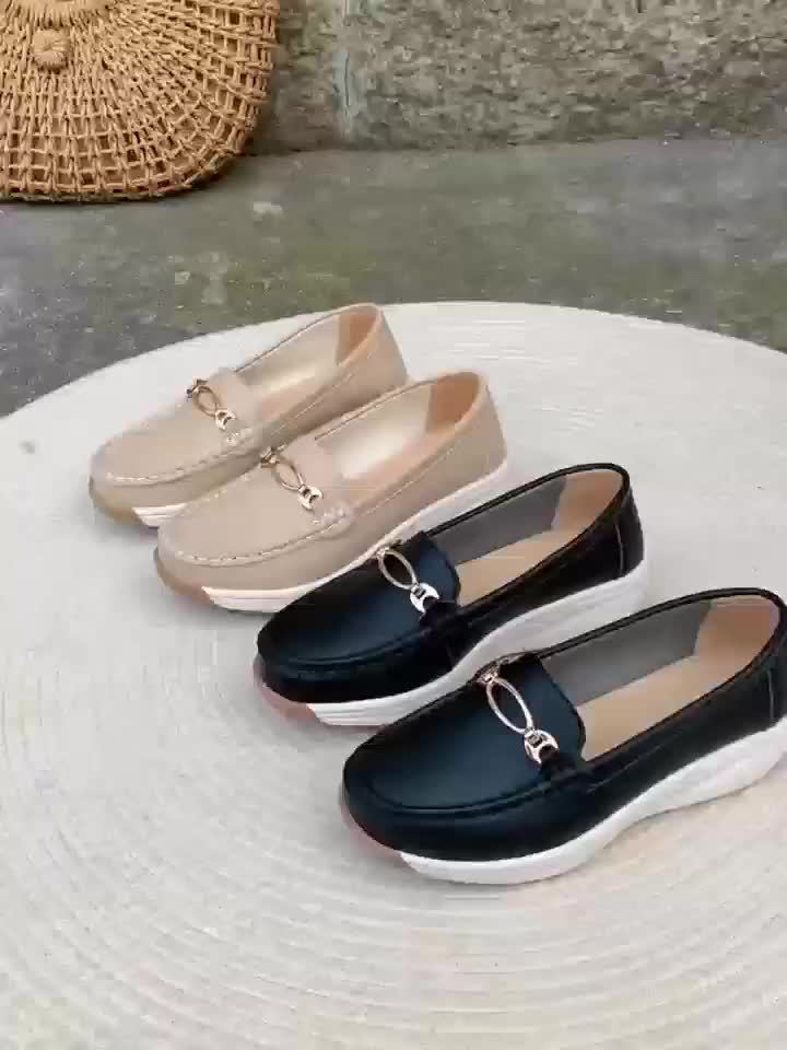 Damen Komfort-Loafer mit Plateau und Goldverzierung – Elegante Slip-Ons für Alltag & Büro