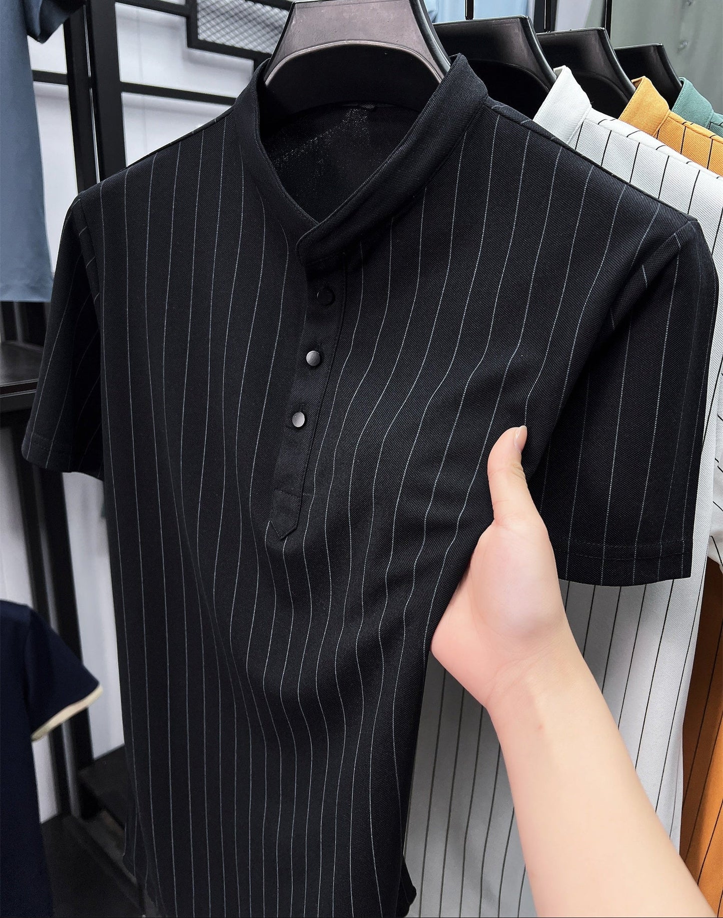Herren Kurzarm-Hemd mit Stehkragen und Nadelstreifen – Modernes Freizeit- und Business-Outfit