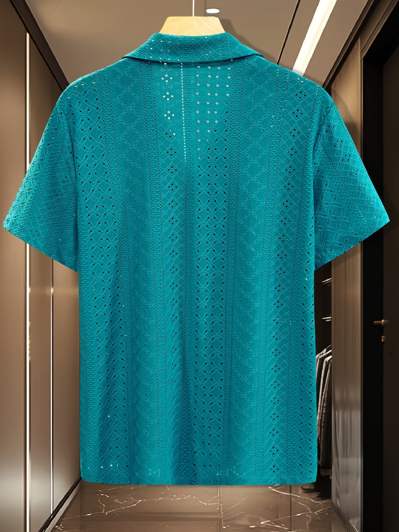 Herren Kurzarm-Hemd mit geometrischem Lochmuster und modernem Schnitt – Ideal für Urlaub, Freizeit & Sommer-Outfits