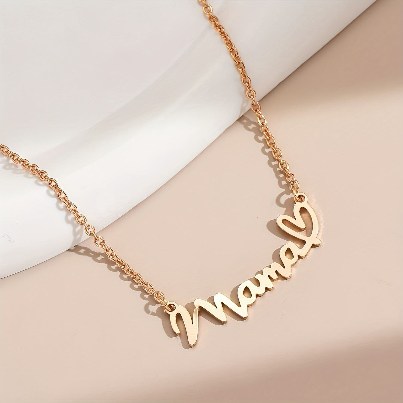 Damen Muttertagskette Mama Schriftzug mit Herz – Elegante Halskette als Geschenk für Mütter