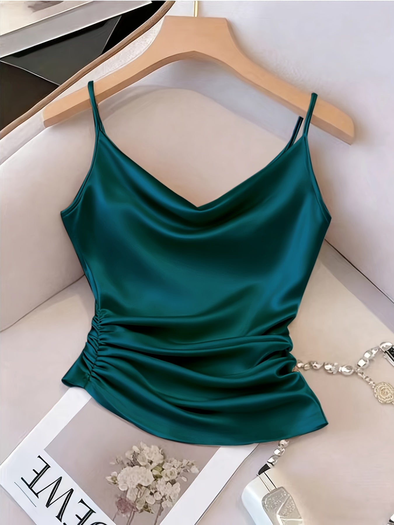 Damen Satin-Camisole mit Wasserfallausschnitt und Raffungen – Elegantes Oberteil für Abend und Party