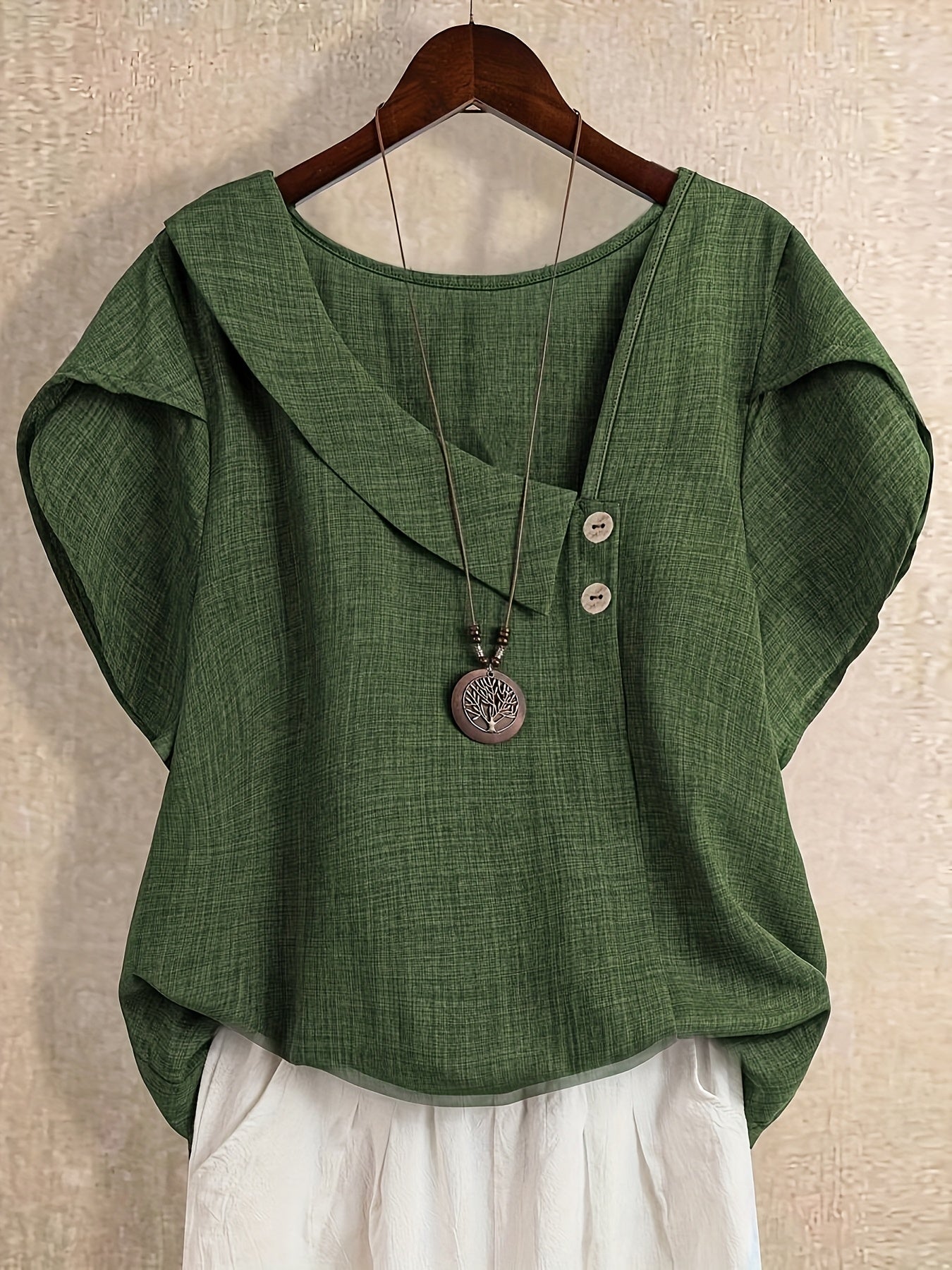 Damen Tunika Bluse mit asymmetrischem Ausschnitt und Knopfdetail – Künstlerischer Casual Look