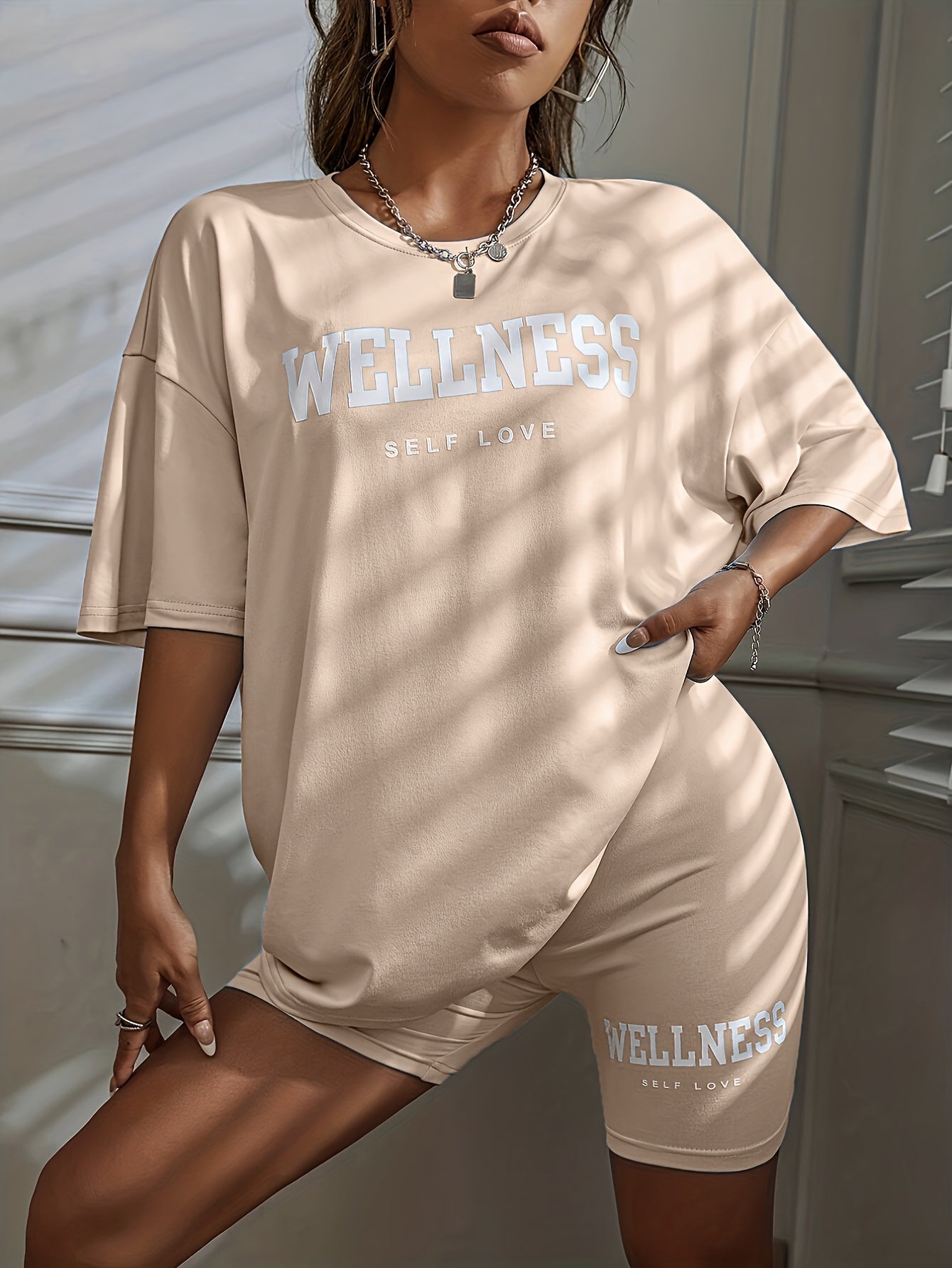 Damen Wellness Lounge Set Oversize T-Shirt & Radlerhose – Bequeme Freizeitmode mit Schriftzug