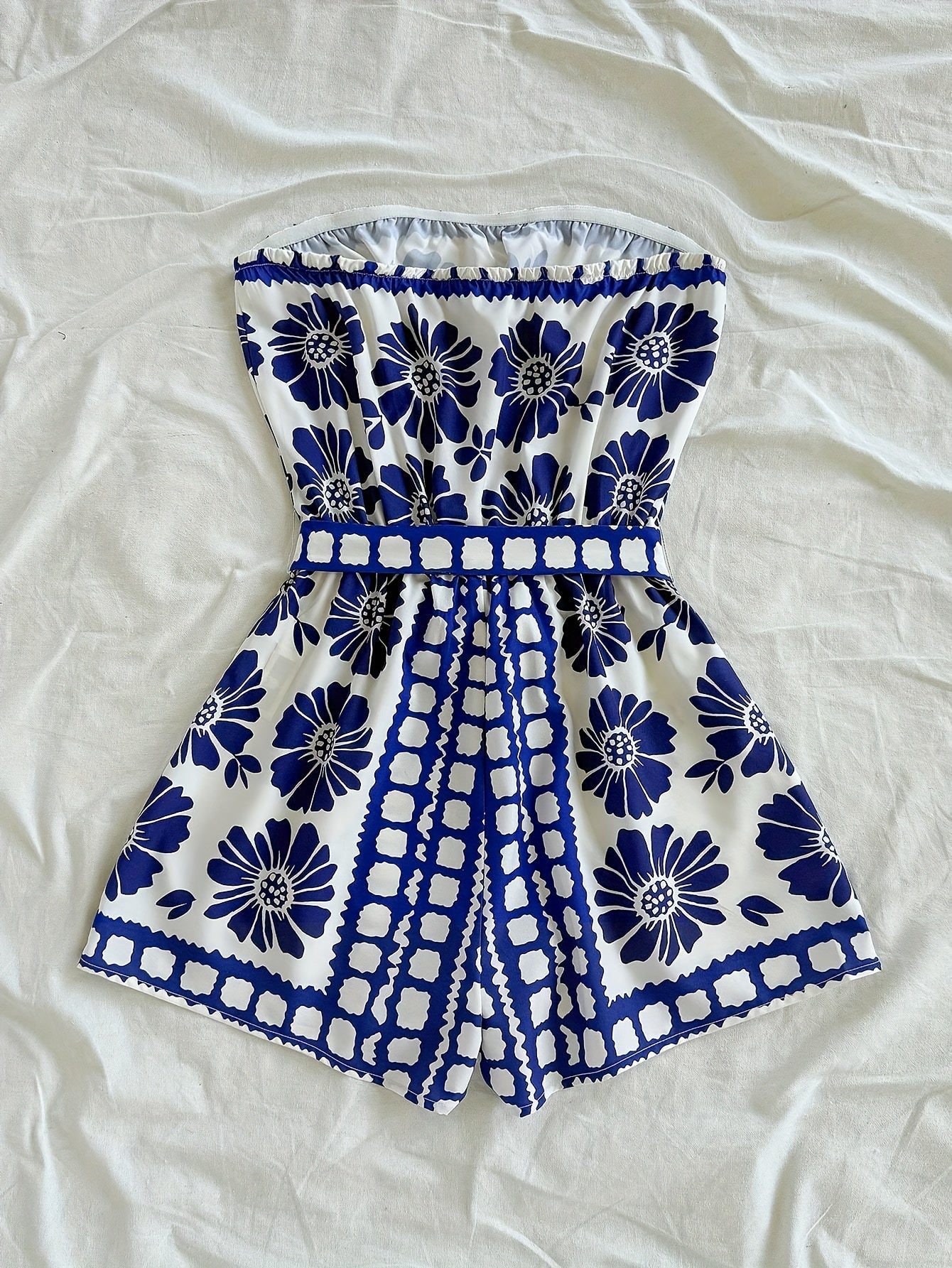 Damen Bandeau-Overall mit Blumenmuster und Taillengürtel – Eleganter Sommer-Jumpsuit für Urlaub & Freizeit