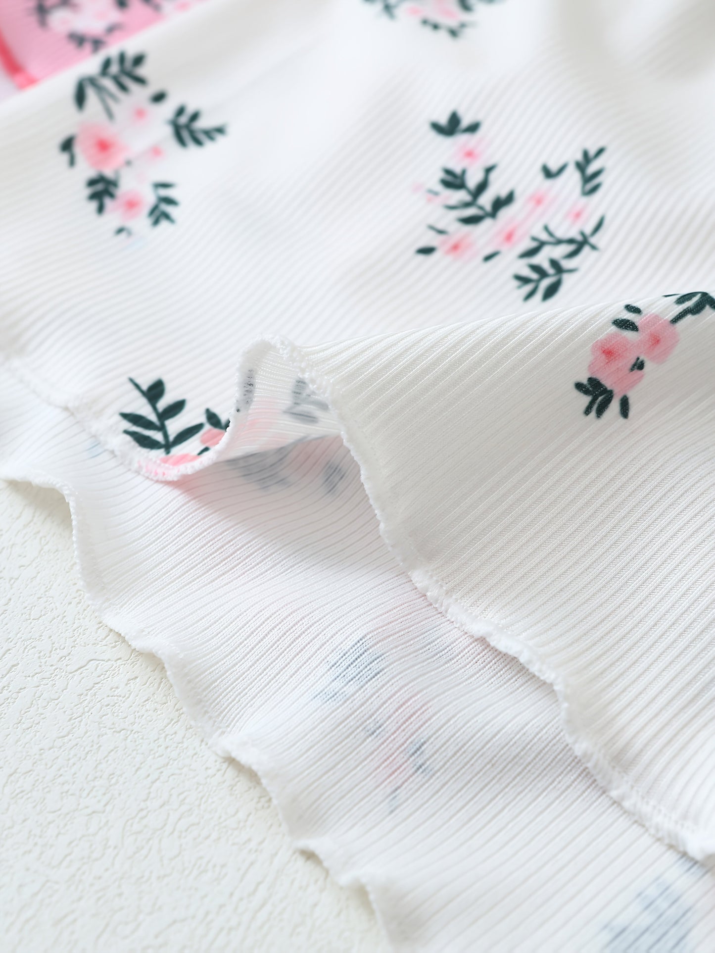 Damen Pyjama Set mit Blumenmuster – 3-teiliges Sommer Schlafanzug Set mit Shorts und Träger-Top, für entspannte Nächte