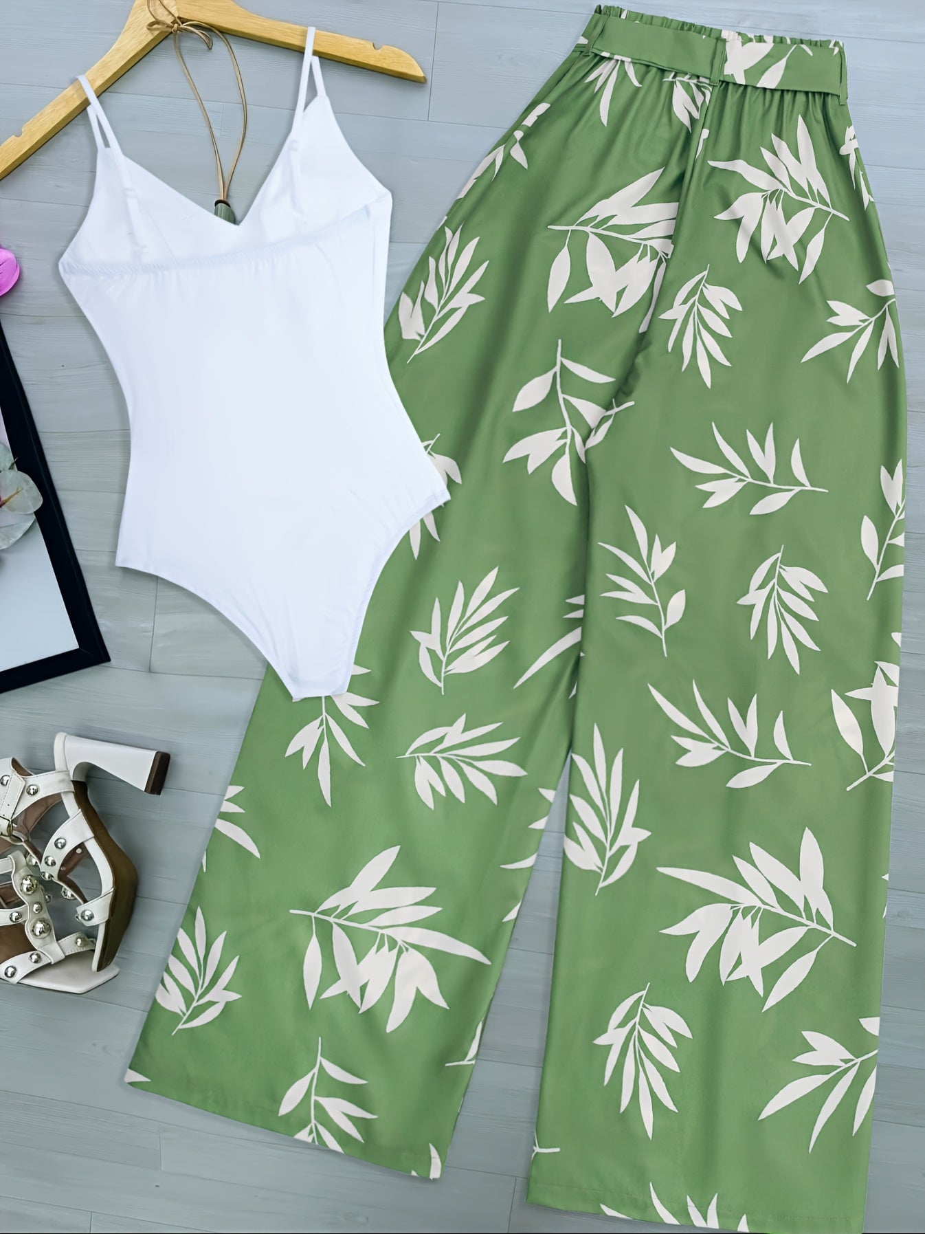 Damen Elegante Weitbein-Hose mit Bindegürtel und Tropenprint – Perfekt für Sommer und Freizeit
