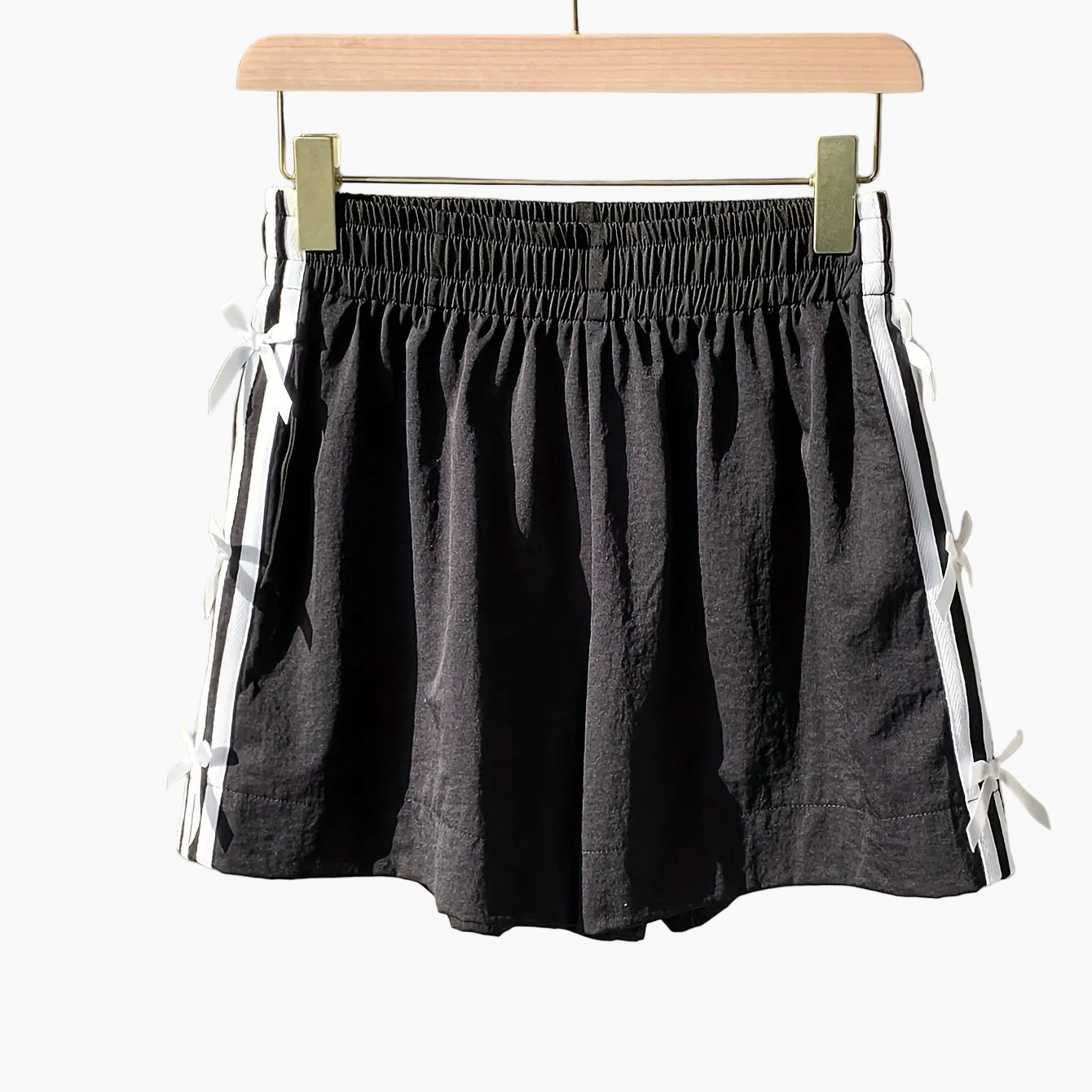 Damen Freizeitshorts mit Schleifen und Streifen – Lässiger Sommer-Look für Urlaub und Alltag