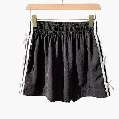 Damen Freizeitshorts mit Schleifen und Streifen – Lässiger Sommer-Look für Urlaub und Alltag