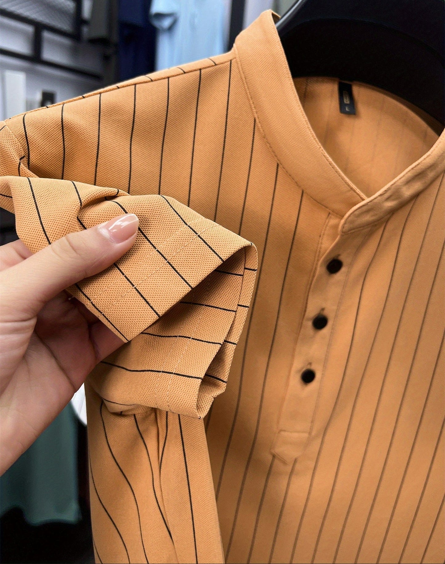 Herren Kurzarm-Hemd mit Stehkragen und Nadelstreifen – Modernes Freizeit- und Business-Outfit